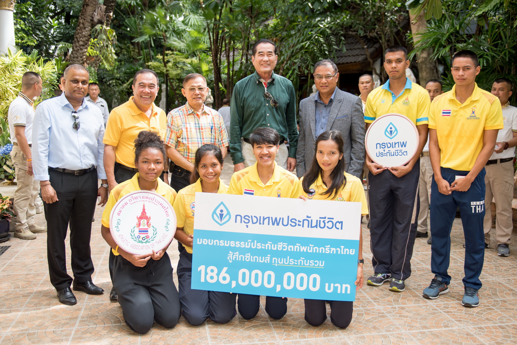 กรุงเทพประกันชีวิต มอบกรมธรรม์กว่า 186 ล้านบาท     