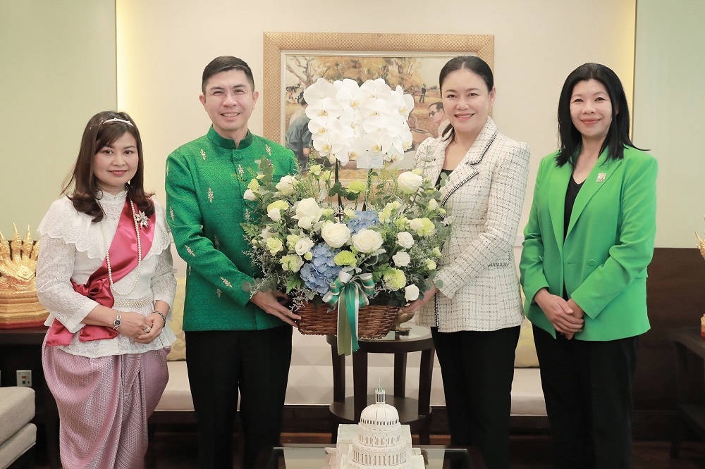 "อาคเนย์ประกันชีวิต" ร่วมแสดงความยินดี   