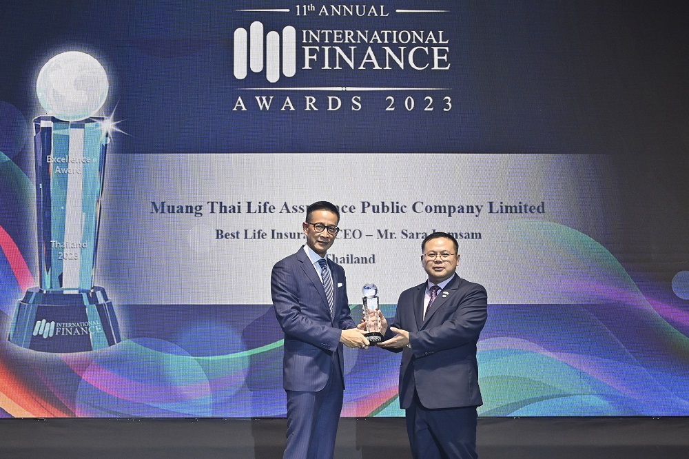 "สาระ ล่ำซำ" คว้ารางวัลสุดยอดผู้นำองค์กร "Best Life Insurance CEO"     