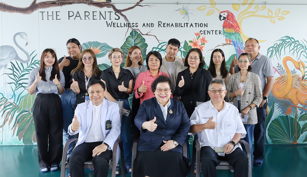 ผู้บริหาร "The Parents" ต้อนรับสื่อมวลชนร่วมงาน   