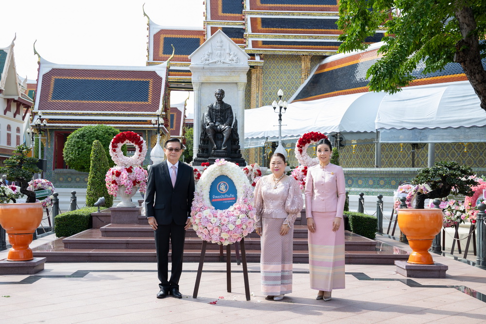 ทิพยประกันภัย ร่วมวางพวงมาลา   