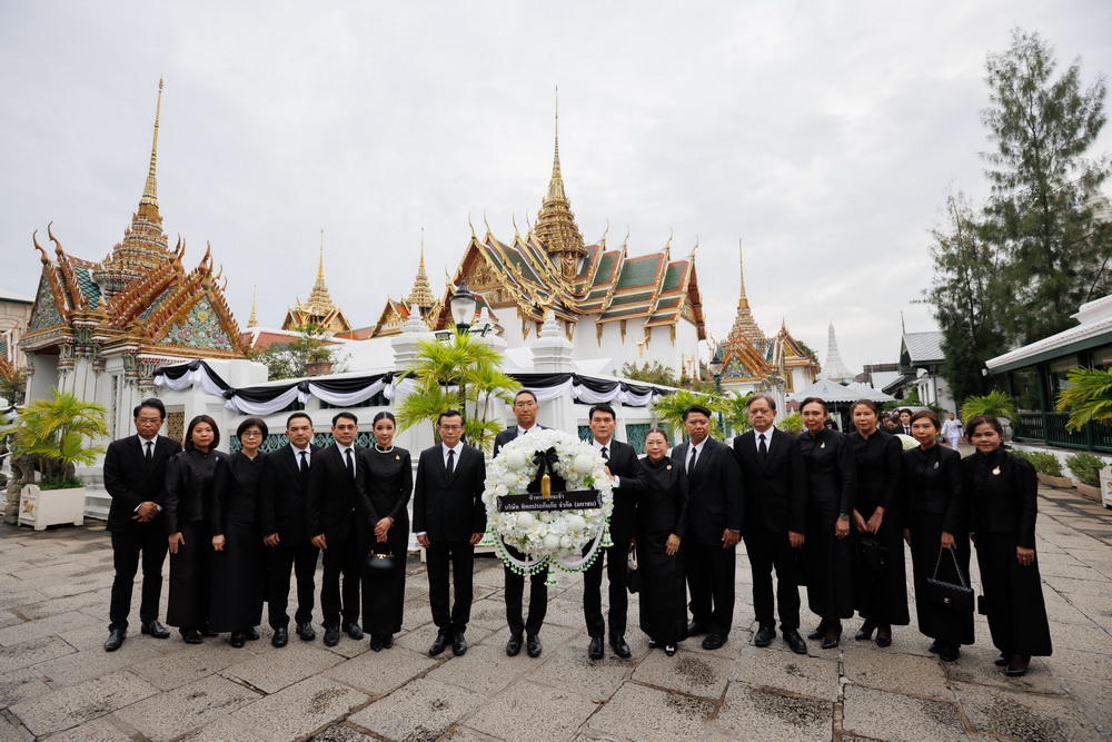 ทิพยประกันภัย น้อมถวายพวงมาลา แสดงความจงรักภักดี/รำลึก   