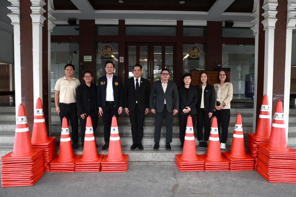 วิริยะประกันภัย มอบกรวยยาง     