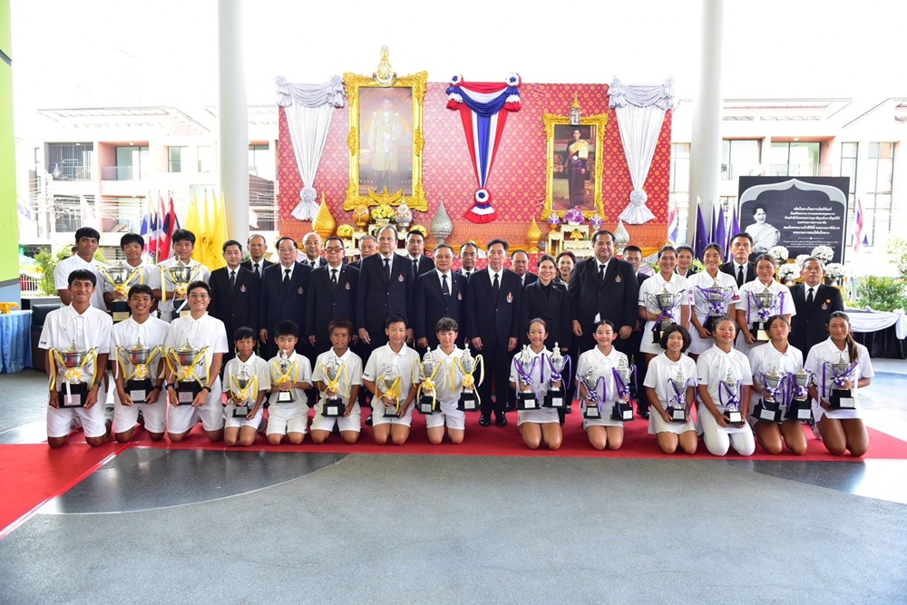 ธอส. มอบรางวัลการแข่งขันเทนนิสเยาวชน   