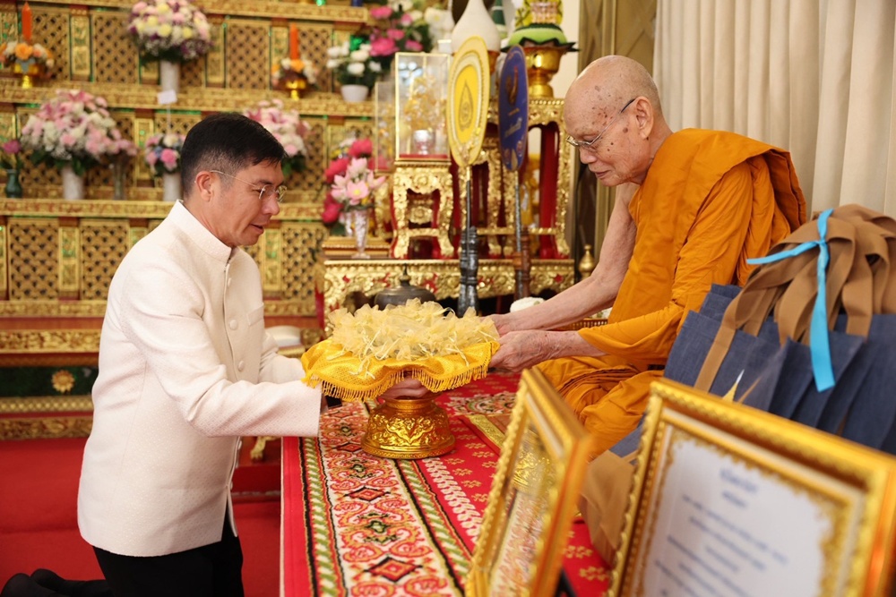 ธ.ก.ส. ร่วมถวายเหรียญพระศรีสัมพุทธมุนี   